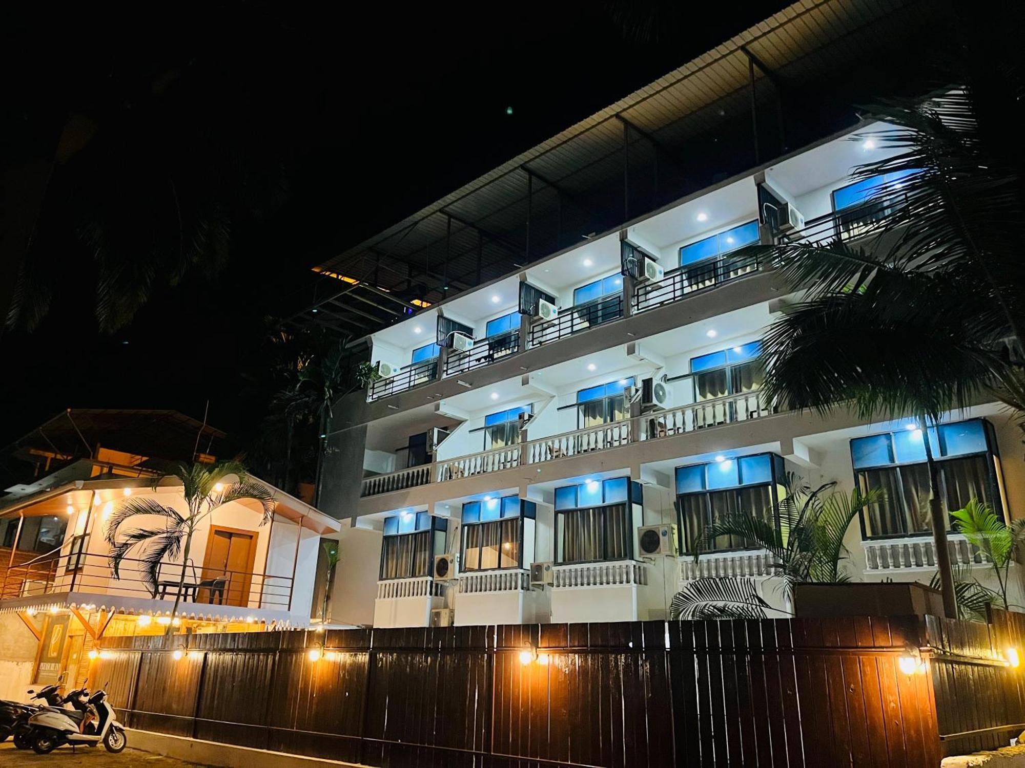 Hotel Pleasure Inn Near Turtle Beach Morjim Manage By Ld Group Of Hospitality Экстерьер фото