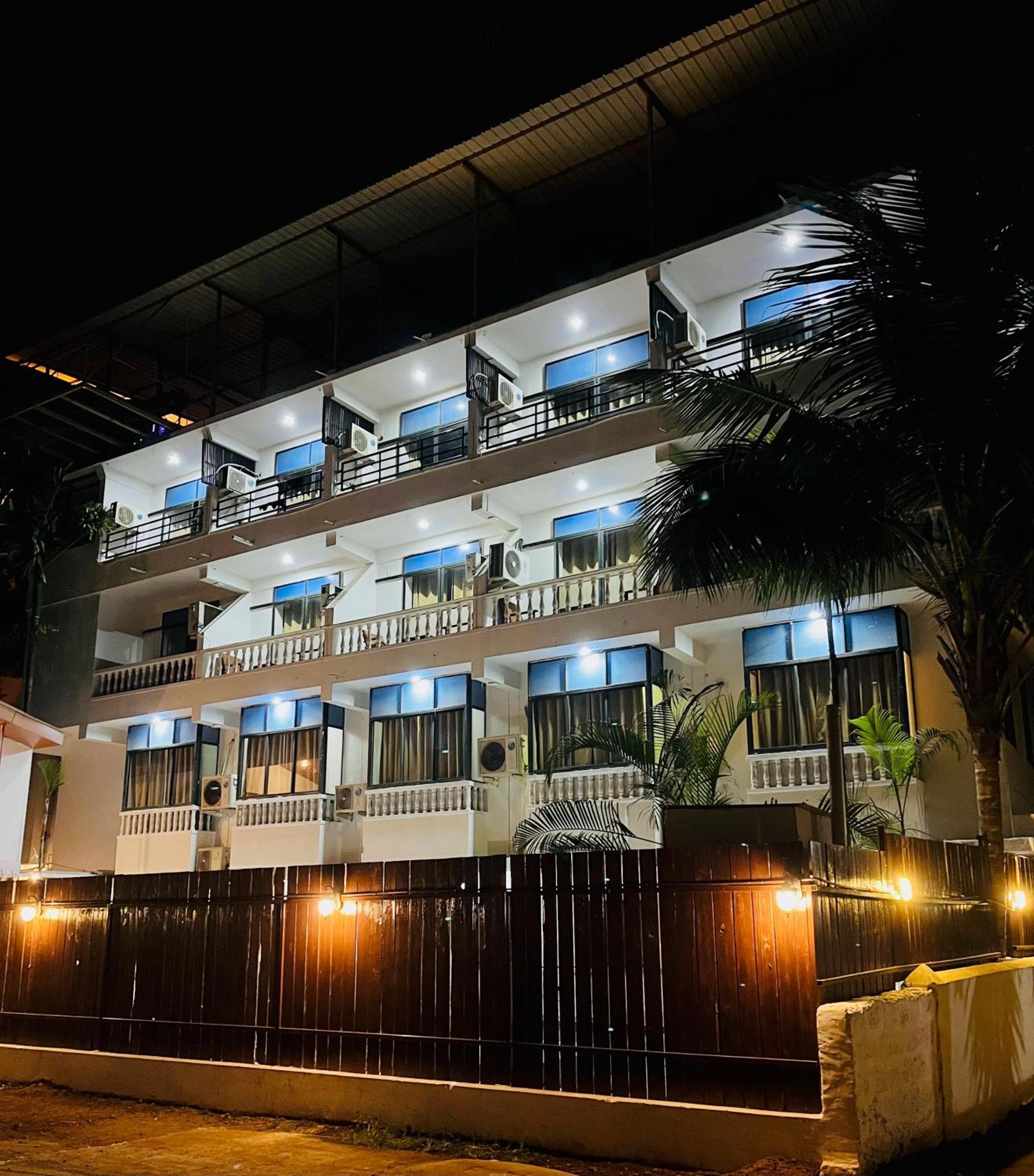 Hotel Pleasure Inn Near Turtle Beach Morjim Manage By Ld Group Of Hospitality Экстерьер фото