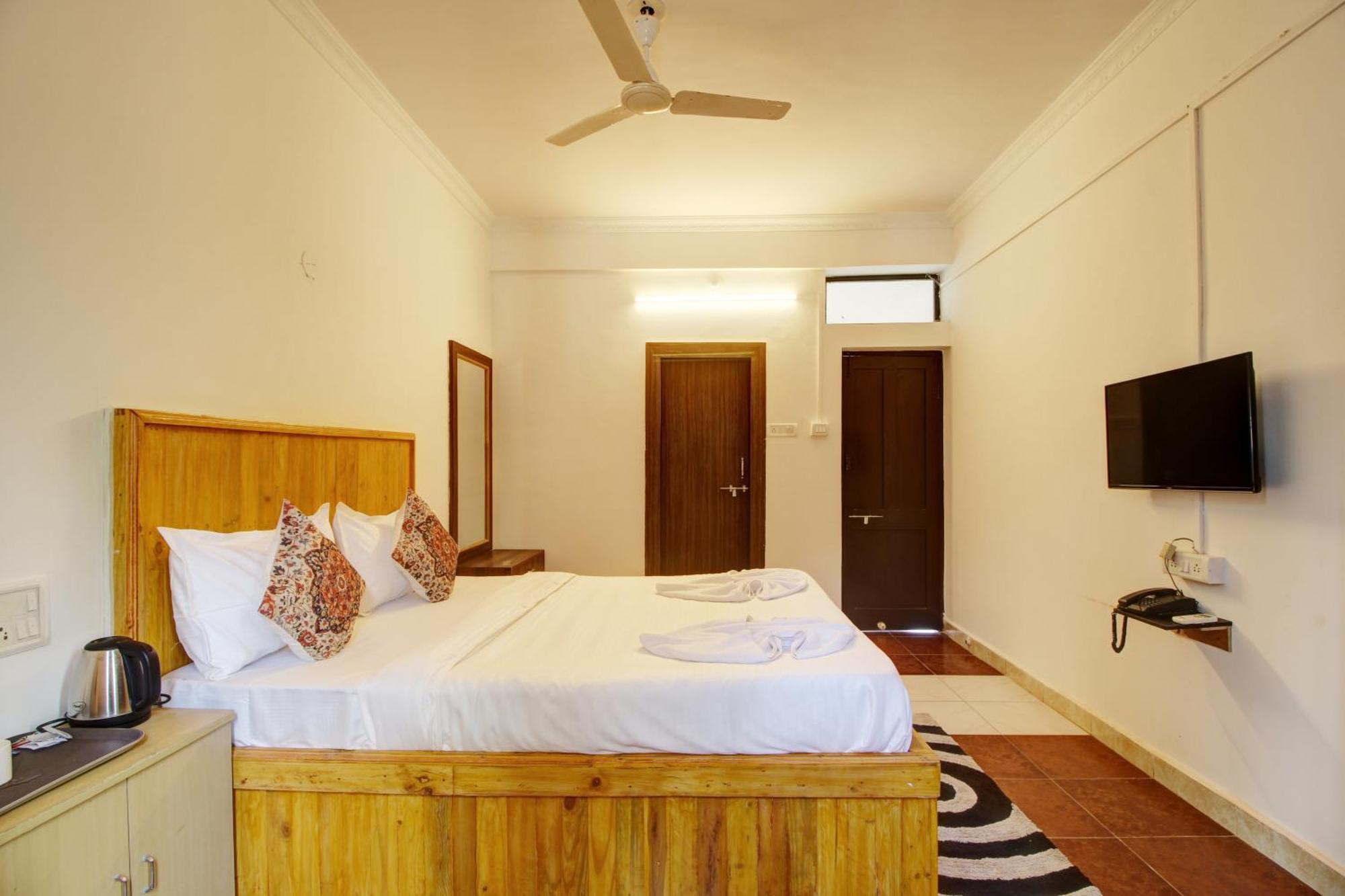 Hotel Pleasure Inn Near Turtle Beach Morjim Manage By Ld Group Of Hospitality Экстерьер фото