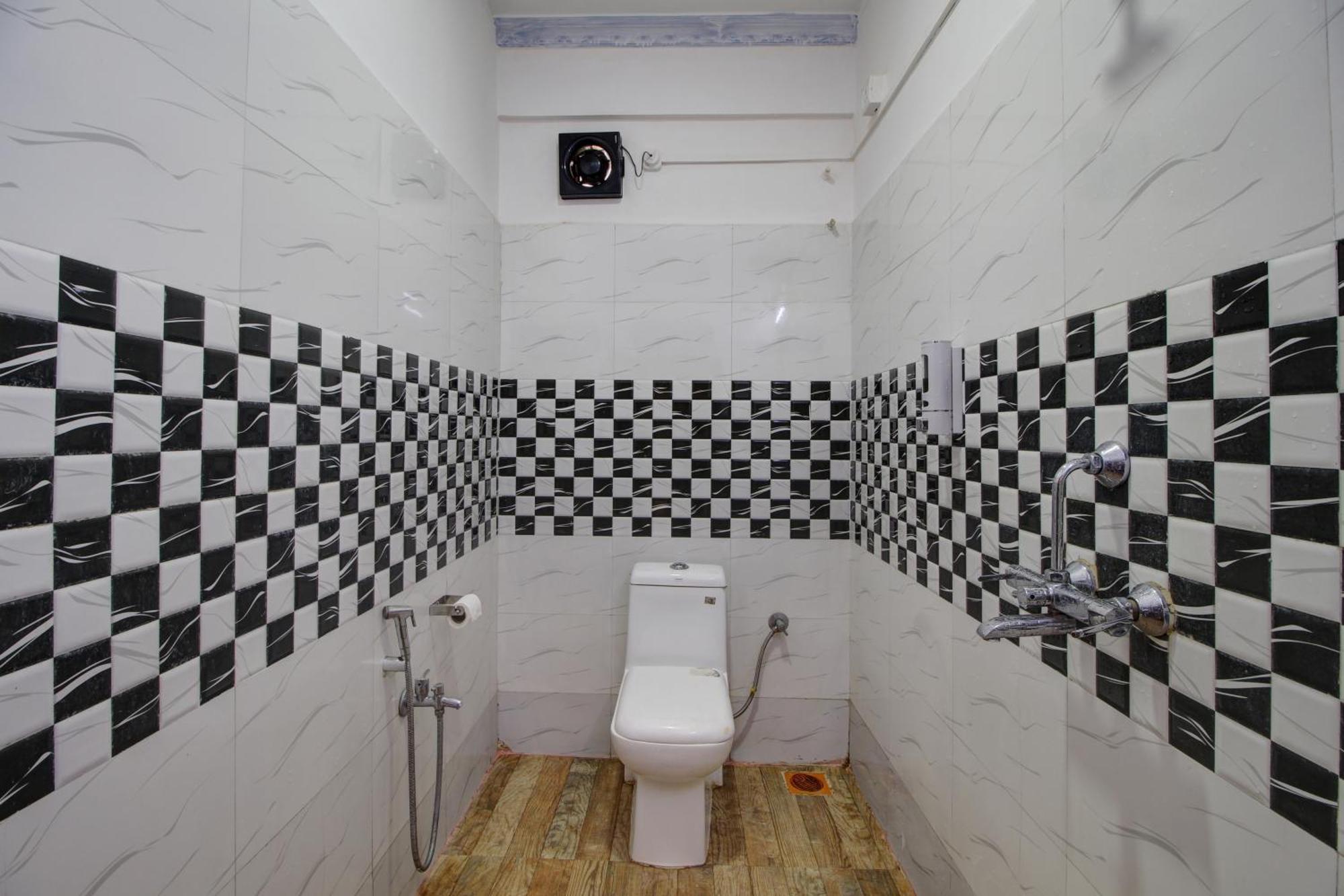 Hotel Pleasure Inn Near Turtle Beach Morjim Manage By Ld Group Of Hospitality Экстерьер фото